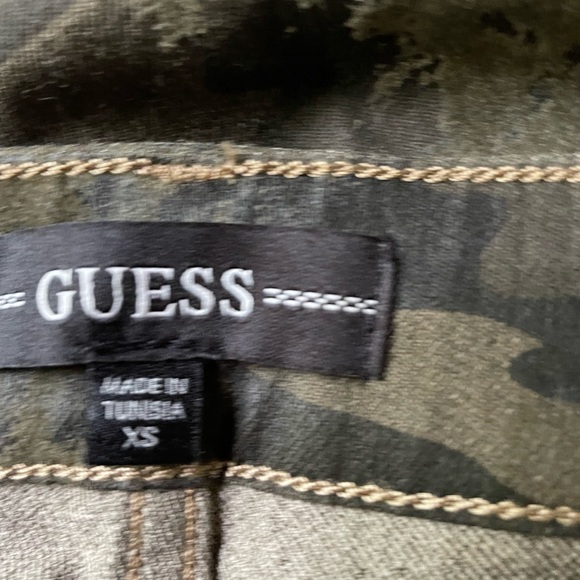 BRAND NEW GUESS CAMO CARGO PANT SZ XSMALL - Picture 9 of 15